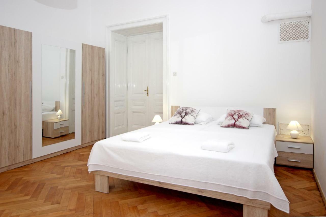 Apartment In The Top Center Of Old Town Pula Exteriér fotografie